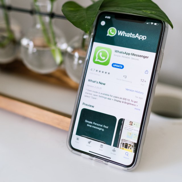 Ilustrasi WhatsApp. Foto: Allie via Unsplash