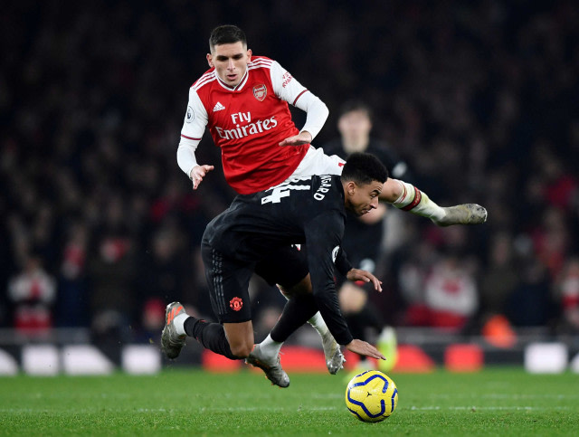 Jesse Lingard jatuh bangun membela Manchester United. Foto: REUTERS/Toby Melville