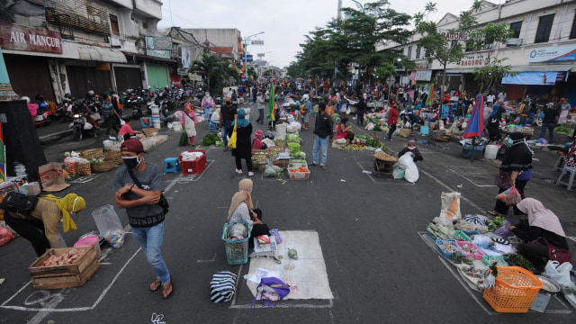 Aktivitas jual beli di Pasar Pagi Salatiga, Jawa Tengah, Rabu (29/4/2020). Foto: ANTARA FOTO/Aloysius Jarot Nugroho