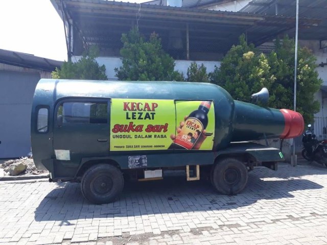 Modifikasi mobil menyerupai botol kecap. Foto: Facebook/ Sejarah Transportasi