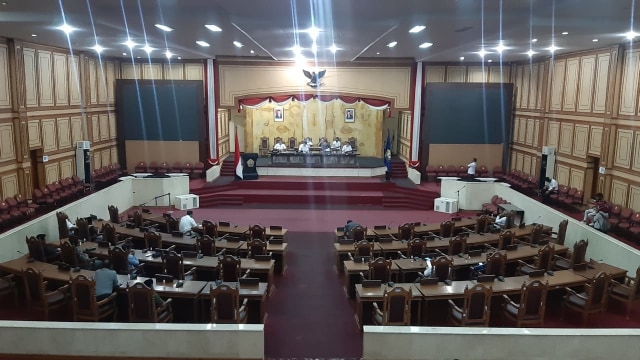 Rapat paripurda di gedung DPRD Sultra. Foto: Wiwid Abid Abadi/kendarinesia.