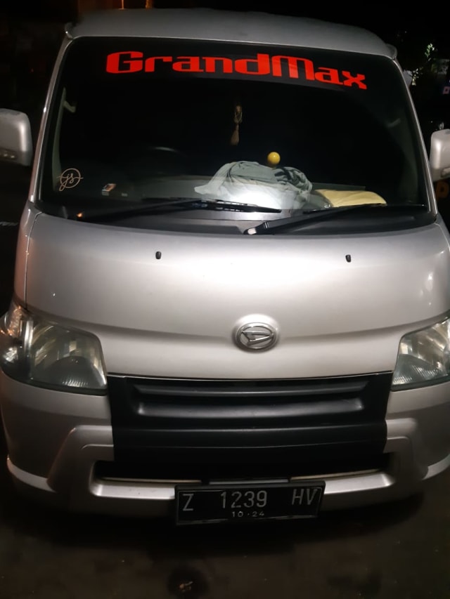Mobil travel gelap yang ditumpangi pemudik nekat ke Tasikmalaya. Foto: Istimewa