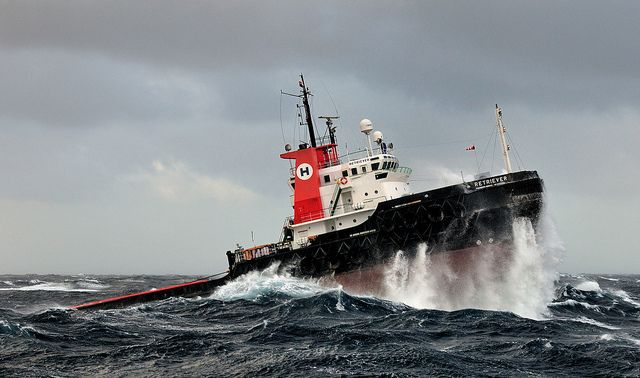 Kapal, Personil, dan Peralatan Survei berada dalam kondisi bahaya jika sedang berlayar dalam keadaan laut yang tidak bersahabat (Pinterest)