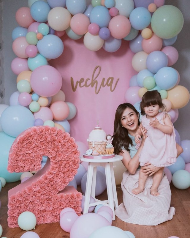 Perayaan ulang tahun anak Franda di rumah aja. Foto: Instagram/@frandaaa87