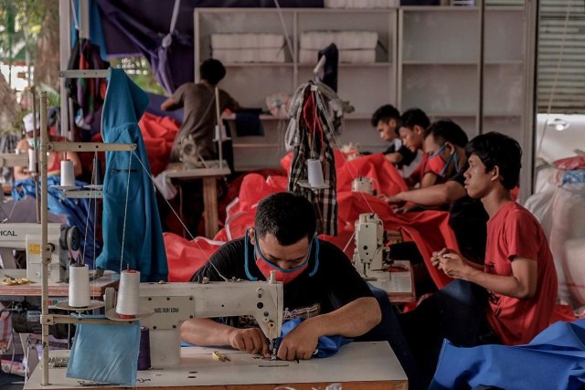 UMKM yang menjalankan usaha di bidang pembuatan baju Foto: Dok. Kemenparekraf