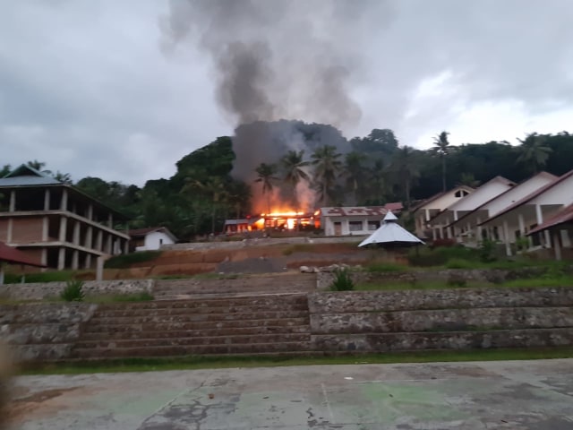 Satu unit gedung lama SMA Negeri 1 Mauponggo, Kabupaten Nagekeo yang ludes dilalap api, Kamis (30/4/2020 sore. Foto: istimewa. 