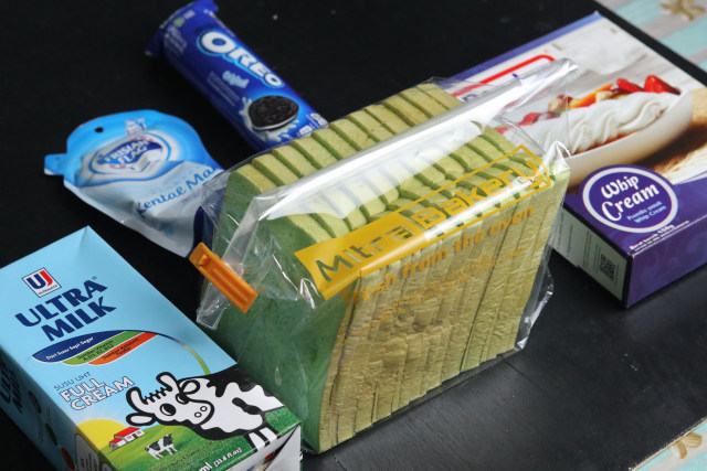 Bahany yang diperlukan untuk membuat es krim singapore homemade
