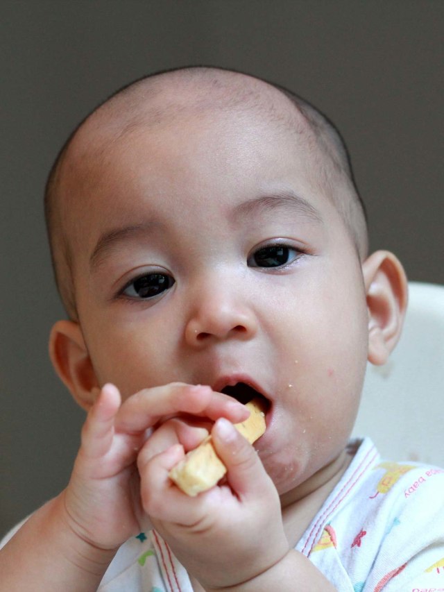 Ilustrasi bayi tersedak. Foto: Shutterstock