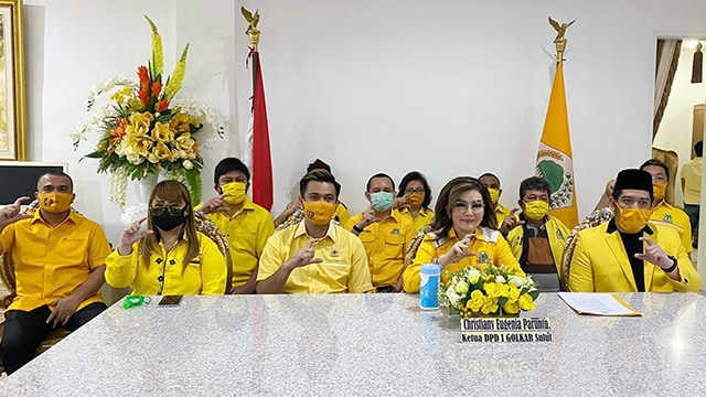 Ketua DPD I Partai Golkar Sulawesi Utara (Sulut), Christania Eugenia Paruntu bersama kepengurusan periode 2020-2025