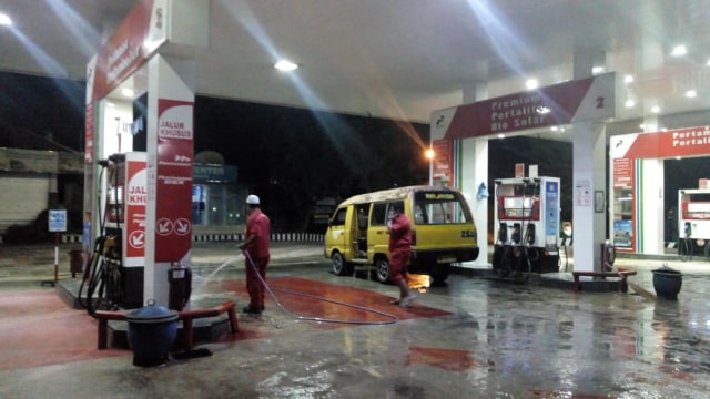 Motor terbakar di SPBU Jember. Foto: Dok. Istimewa