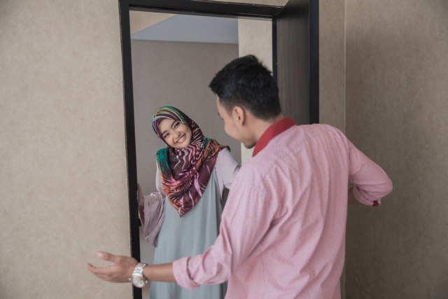 Ilustrasi pasangan suami istri muslim. Foto: Shutterstock