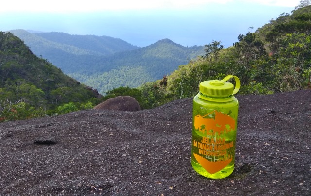 Tumbler atau botol air minum yang dapat diisi ulang. Foto: Harley Sastha
