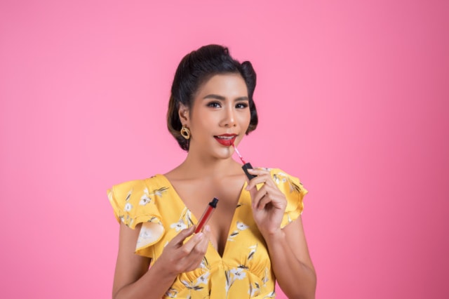 Ilustrasi menggunakan lip oil. dok. Freepik