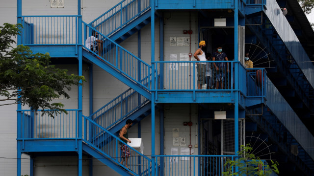 Suasana ruang isolasi bagi pekerja migran di Singapura. Foto: Reuters/Edgar Su