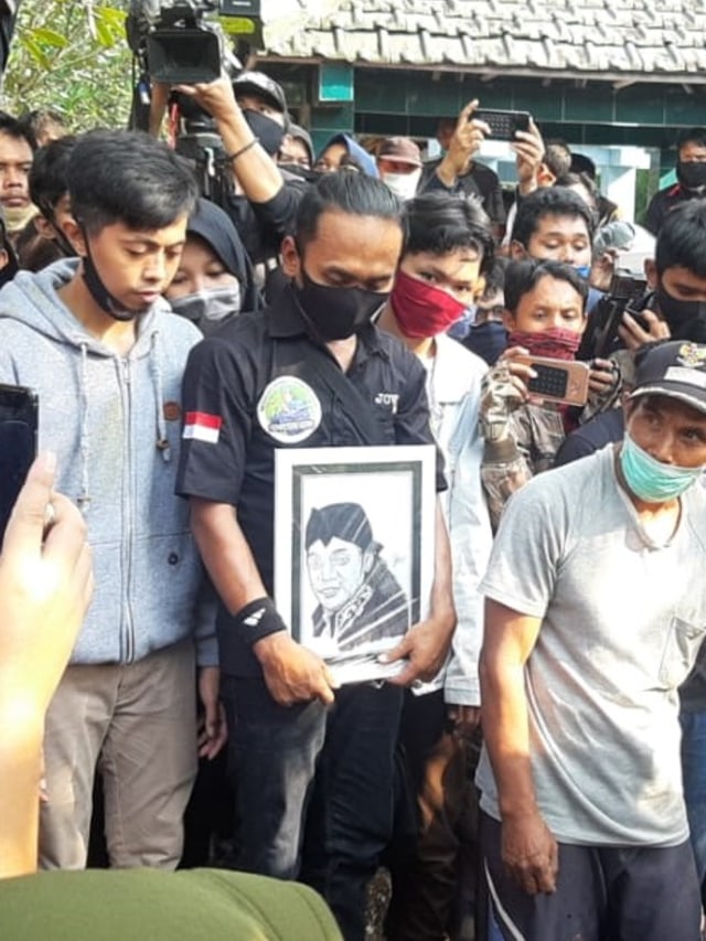 Suasana pemakaman almarhum Didi Kempot di Ngawi, Jawa Timur. Foto: kumparan