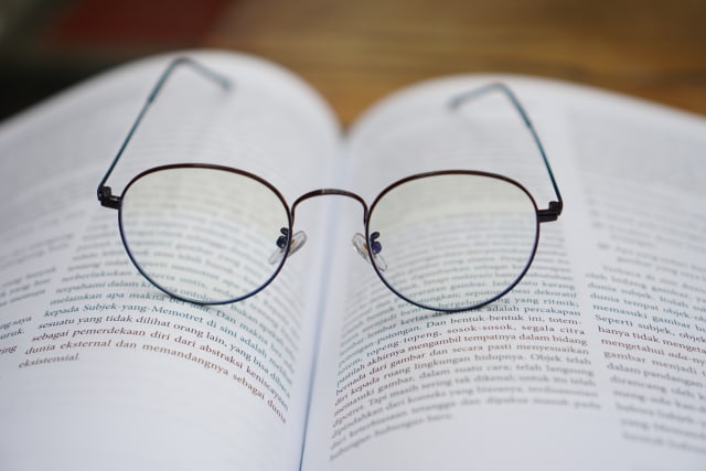 Ilustrasi membaca buku. Foto: Nugroho Sejati/kumparan