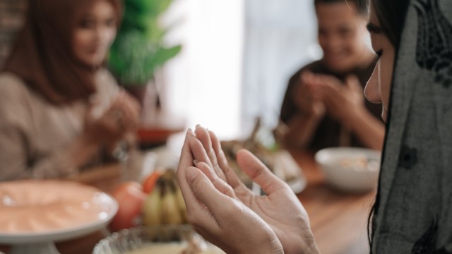 Ilustrasi adab berbuka puasa yang dianjurkan Nabi Muhammad Foto: Shutterstock