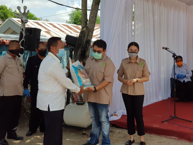 Keluarga Besar Abdul Rasyid Salurkan Zakat 450 Ton Beras ke 5 Kabupaten ...