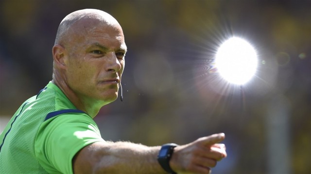 Howard Webb pada sebuah laga.