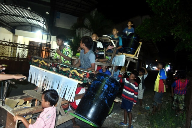 Ilustrasi bangunkan sahur. Foto: ANTARA FOTO/Saiful Bahri