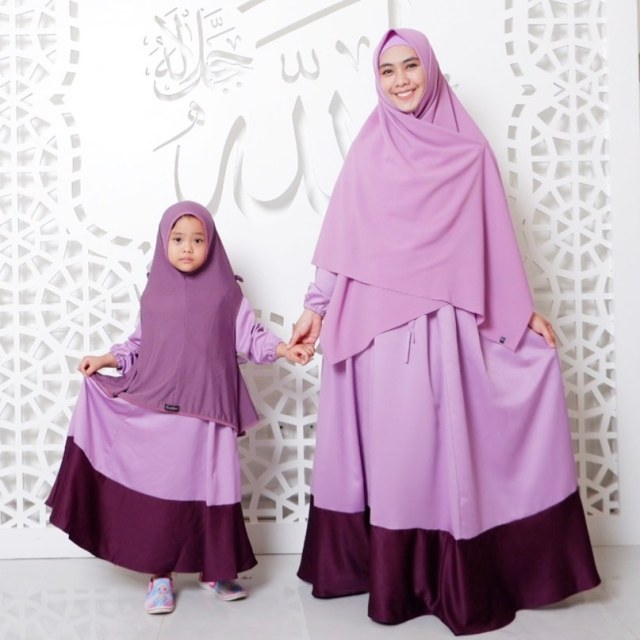 Oki Setiana Dewi dan anaknya, Maryam. Foto: Instagram/@okisetianadewi