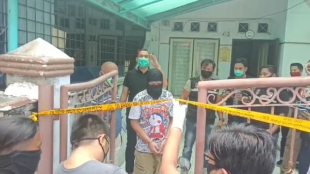 Polisi melakukan prarekonstruksi kasus pembunuhan wanita dalam kardus di Kompleks Perumahan Cemara Asri, Kecamatan Percut Sei Tuan, Kabupaten Deli Serdang. Foto: Istimewa