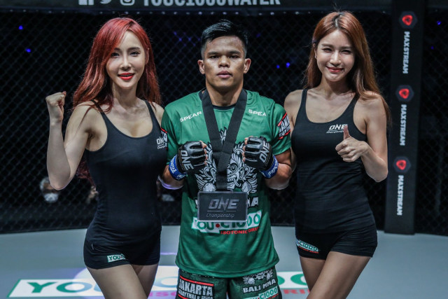 Elipitua Siregar meraih kemenangan saat berlaga dalam ajang ONE: DAWN OF VALOR pada bulan Oktober lalu di Jakarta (ONE Championship)