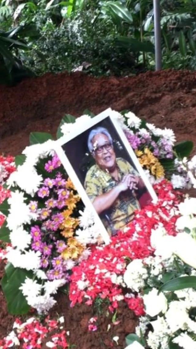 Aktor Adi Kurdi saat dimakamkan. Foto: Dok. Istimewa.