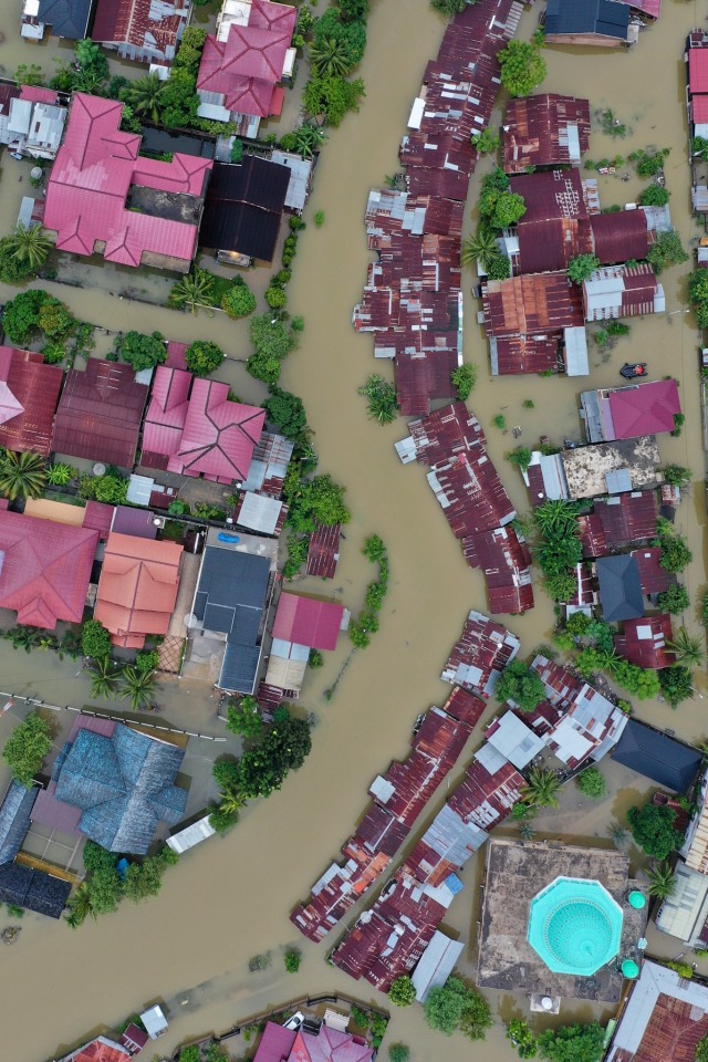Salah satu titik genangan di kawasan Darul Imarah, Aceh Besar. Foto: Abdul Hadi/acehkini