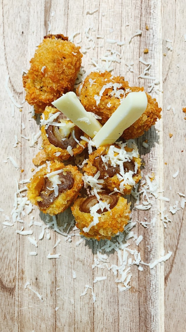 Kurma keju goreng. Foto: Marissa Krestianti/kumparan