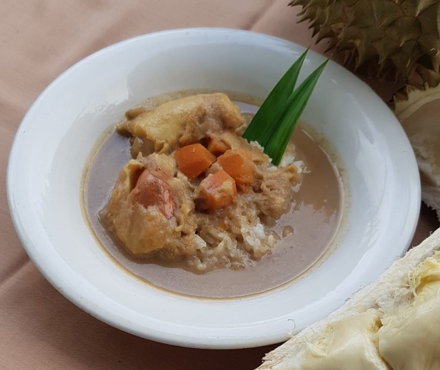 Kolak durian pulut. (Foto: Jambikita.id)