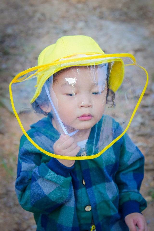 Topi anti corona untuk anak. Foto: Shutterstock