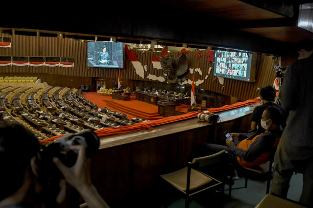 Suasana Rapat Paripurna masa persidangan III 2019-2020 di Komplek Parlemen, Jakarta, Selasa (12/5). Foto: ANTARA FOTO/ Muhammad Adimaja