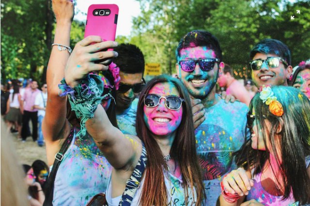 Ilustrasi selfie | Photo by Unsplash/Julián Gentilezza