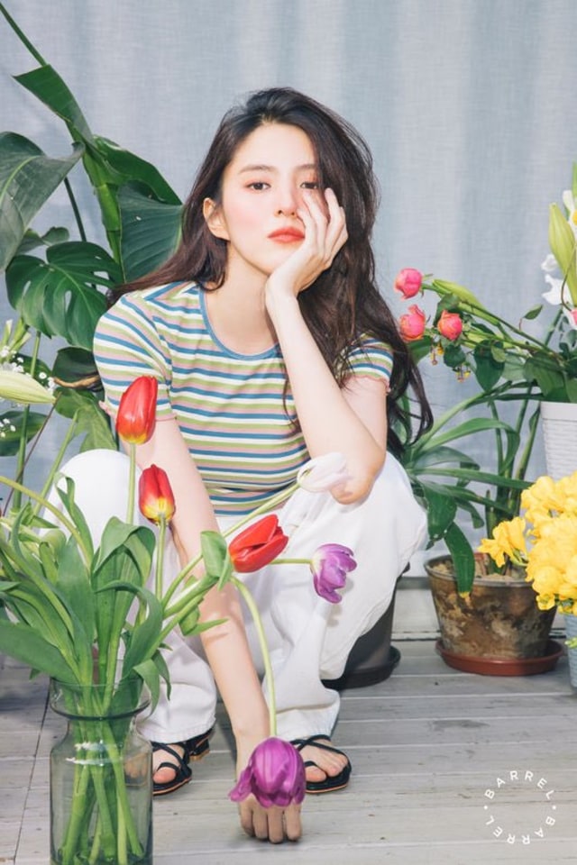 Aktris Han So Hee dalam pictorial Barrel Korea. Foto: getbarrel.com