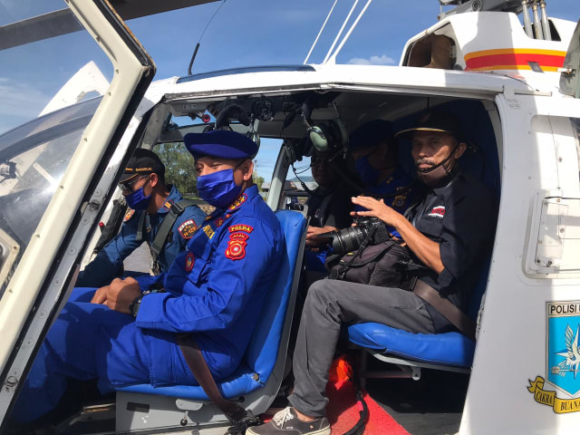 Polairud Polda Aceh bersiap untuk melakukan patroli udara memantau pergerakan 2 kapal yang mengangkut ratusan imigran Rohingnya, Kamis (14/5). Foto: Dok. Polairud Aceh