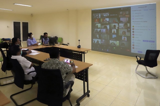 Seminar nasional secara daring yang membahas tentang Quo Vadis: Pendidikan Tinggi di Masa Pandemi COVID-19, Kamis (14/5). Foto: Humas Unsyiah