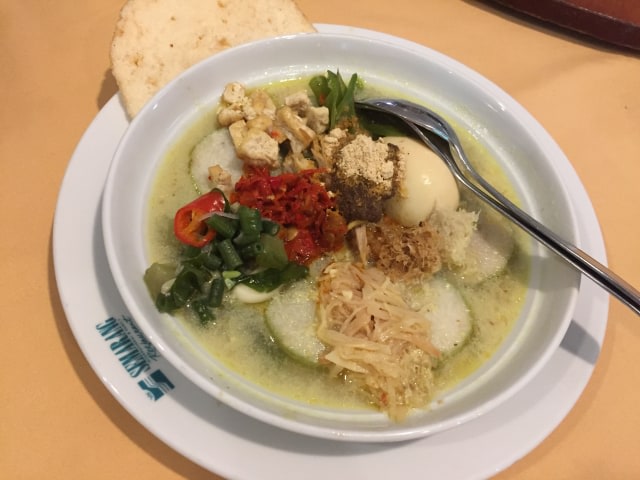 Lontong Cap Go Meh (Foto: Kartika Pamujiningtyas/kumparan)