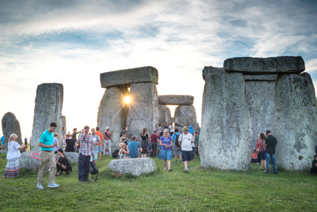 Wisatawan yang memadati Stonehenge Foto: Shutter Stock