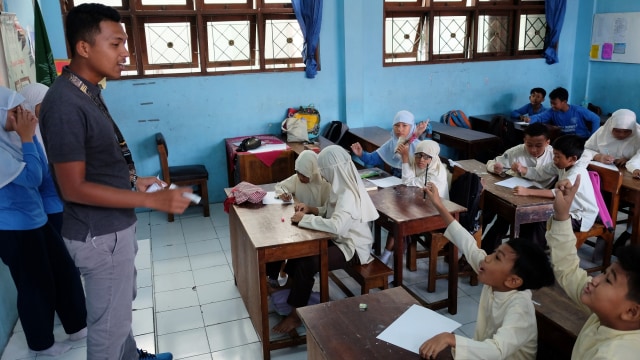 Ilustrasi kegiatan belajar mengajar di sekolah. Foto: Shutter Stock