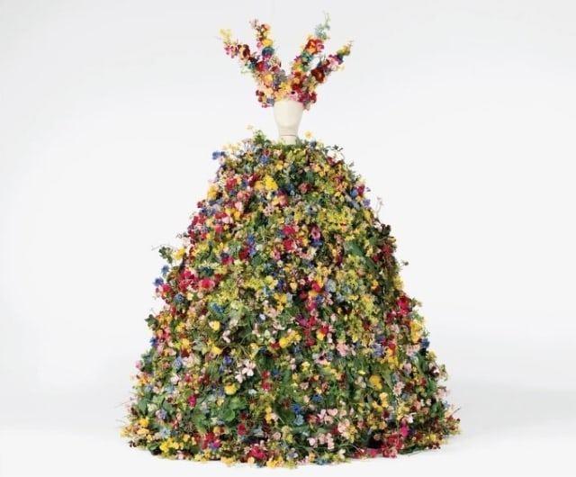 Gaun bunga dari film Midsommar dok Instagram A24