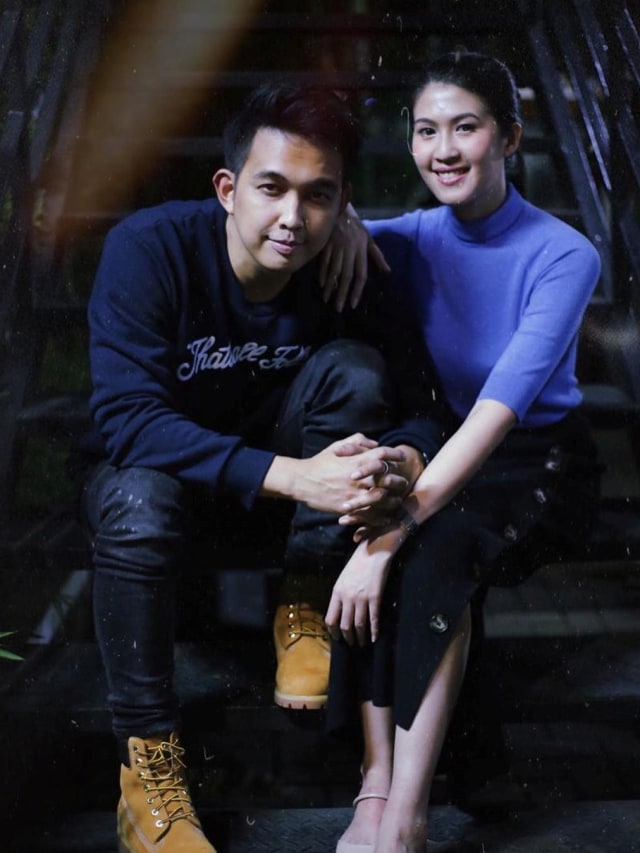 Naga ADA Band dan istri. Foto: Instagram/@febyriz
