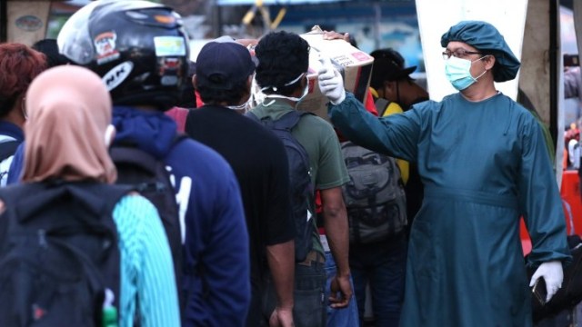Arus mudik di Pelabuhan Ketapang, Banyuwangi, Jawa Timur. Foto: Antara/Budi Chandra Setya