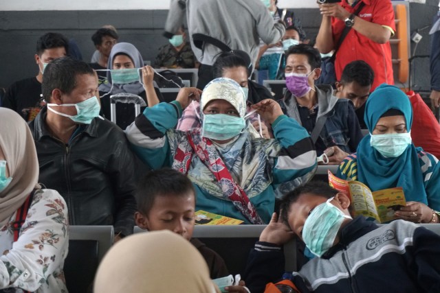 Ilustrasi menggunakan masker. Foto: Iqbal Firdaus/kumparan.