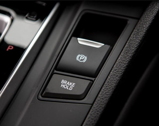 Rem pakir elektrik atau disebut Electric Parking Brake, disebut juga sebagai Electronic Parking Brake (EPB). Foto: dok. Autocar