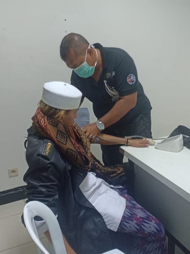 Habib Bahar bin Smith menjalani pemeriksaan kesehatan sebelum kembali dimasukan ke penjara. Foto: Dok. Kemenkumham
