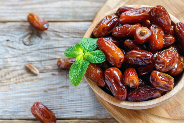 com-Ilustrasi kurma untuk bantu jaga kesehatan saat puasa. Foto: Dok. Shutterstock
