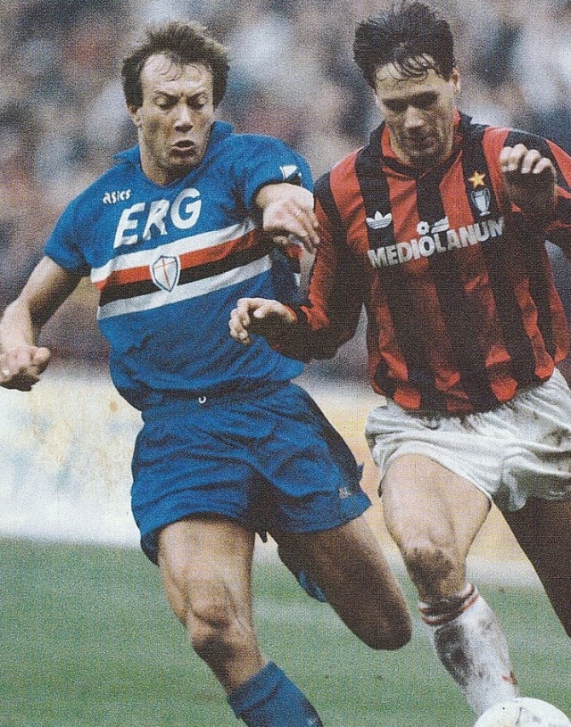Bek Sampdoria, Moreno Mannini, mengawal striker Milan, Marco van Basten. Foto: Wikimedia Commons