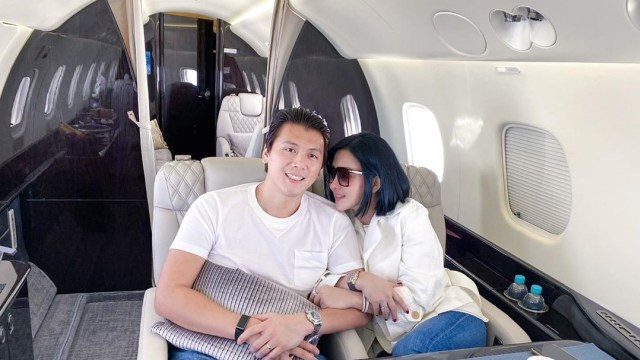 Syahrini dan suaminya, Reino Barack. Foto: Instagram @princessyahrini.
