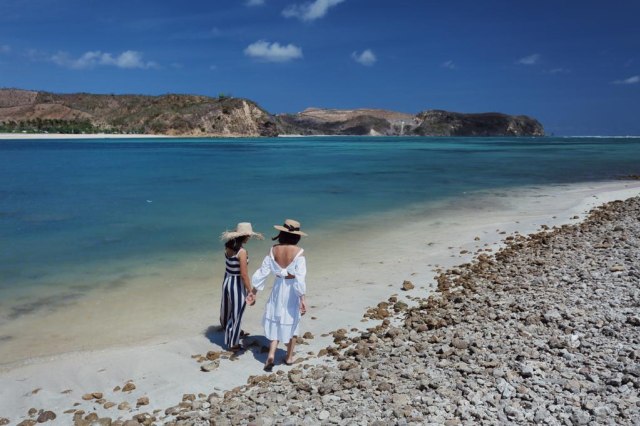 Ilustrasi wisatawan berlibur di Indonesia. Foto: Kemenparekraf